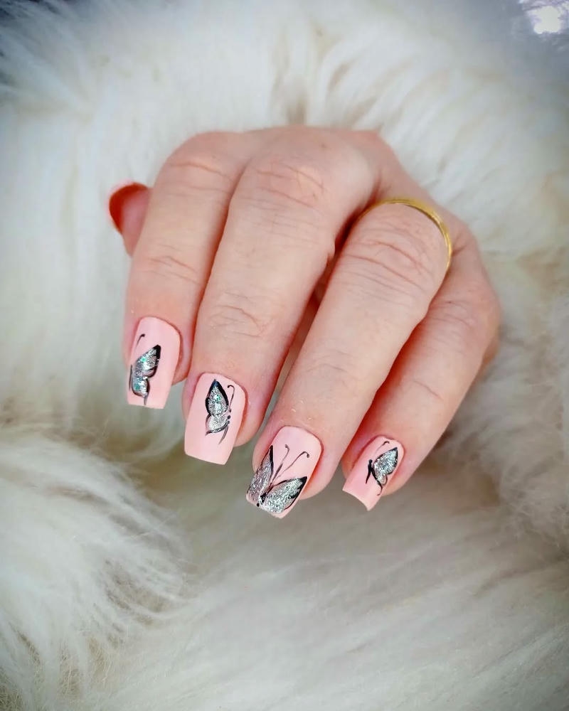 nail bướm hồng pastel