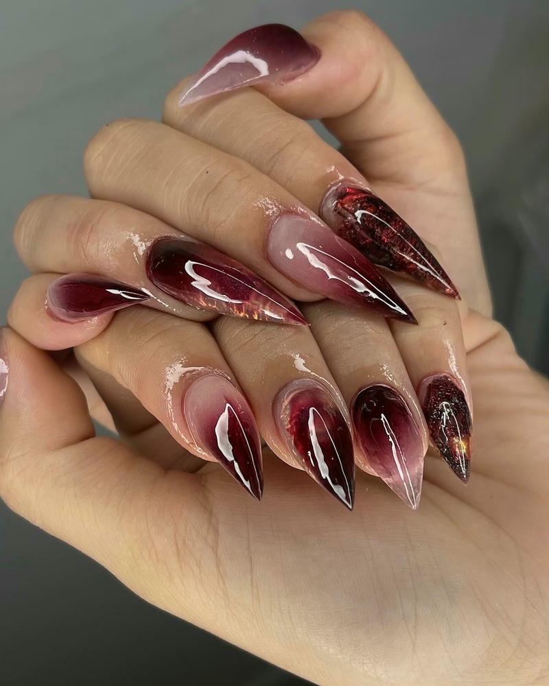 nail cá tính đỏ loang