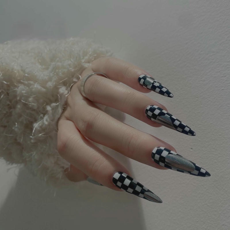 nail caro cho móng nhọn