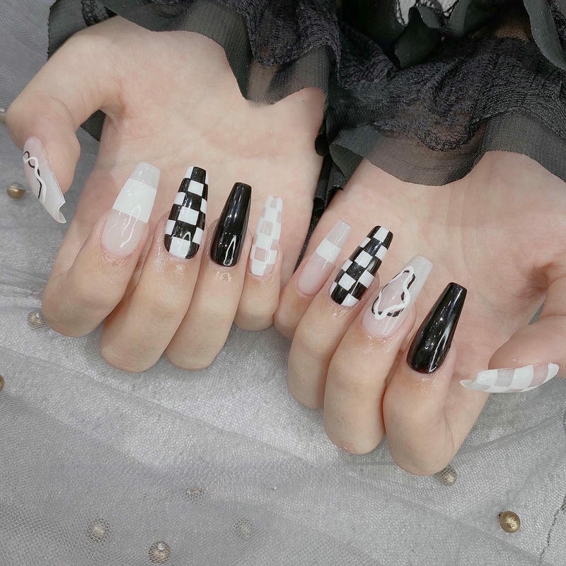 nail caro đen trắng
