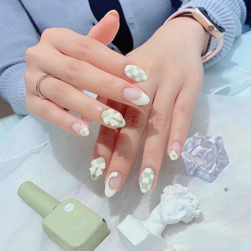 nail caro đính niw trắng