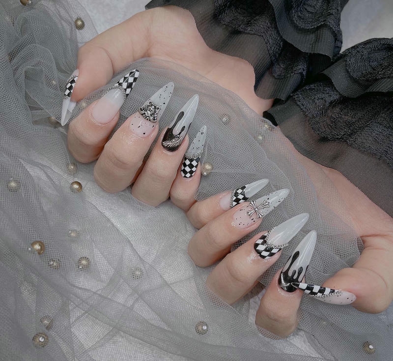 nail caro đính xích