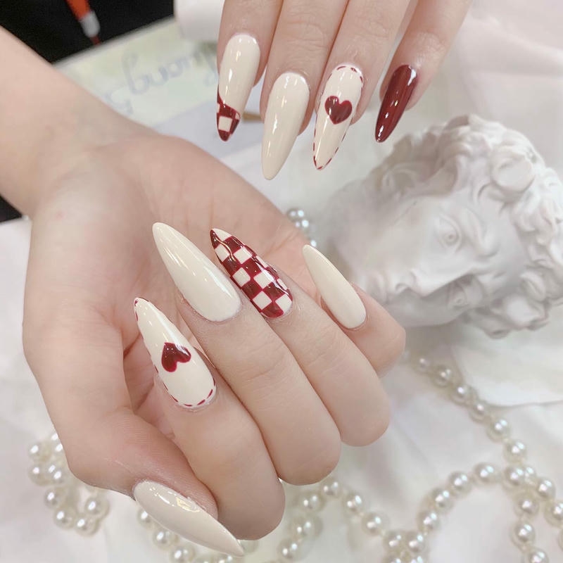 nail caro đỏ trắng