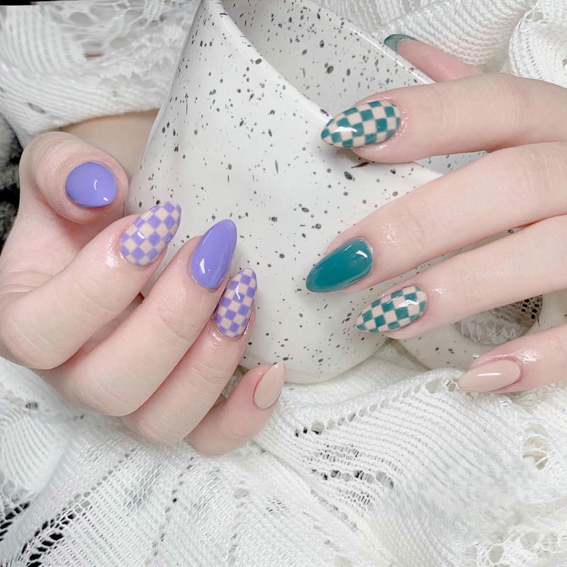 nail caro màu tím
