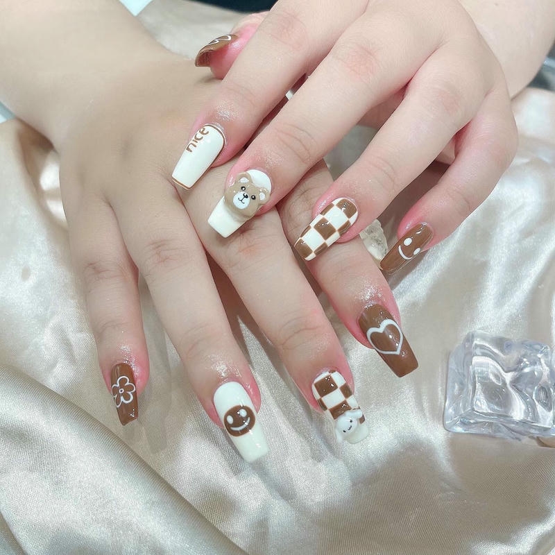 nail caro vẽ mặt cười