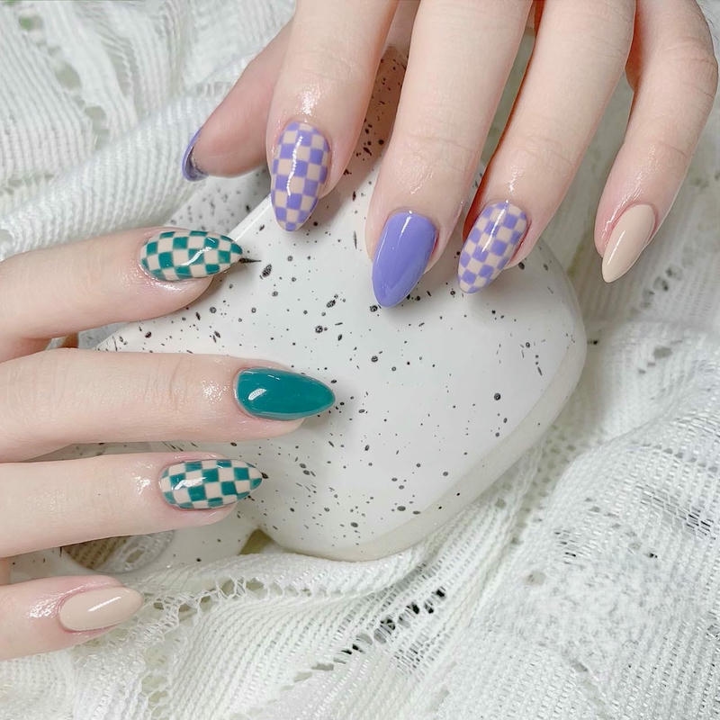 nail caro