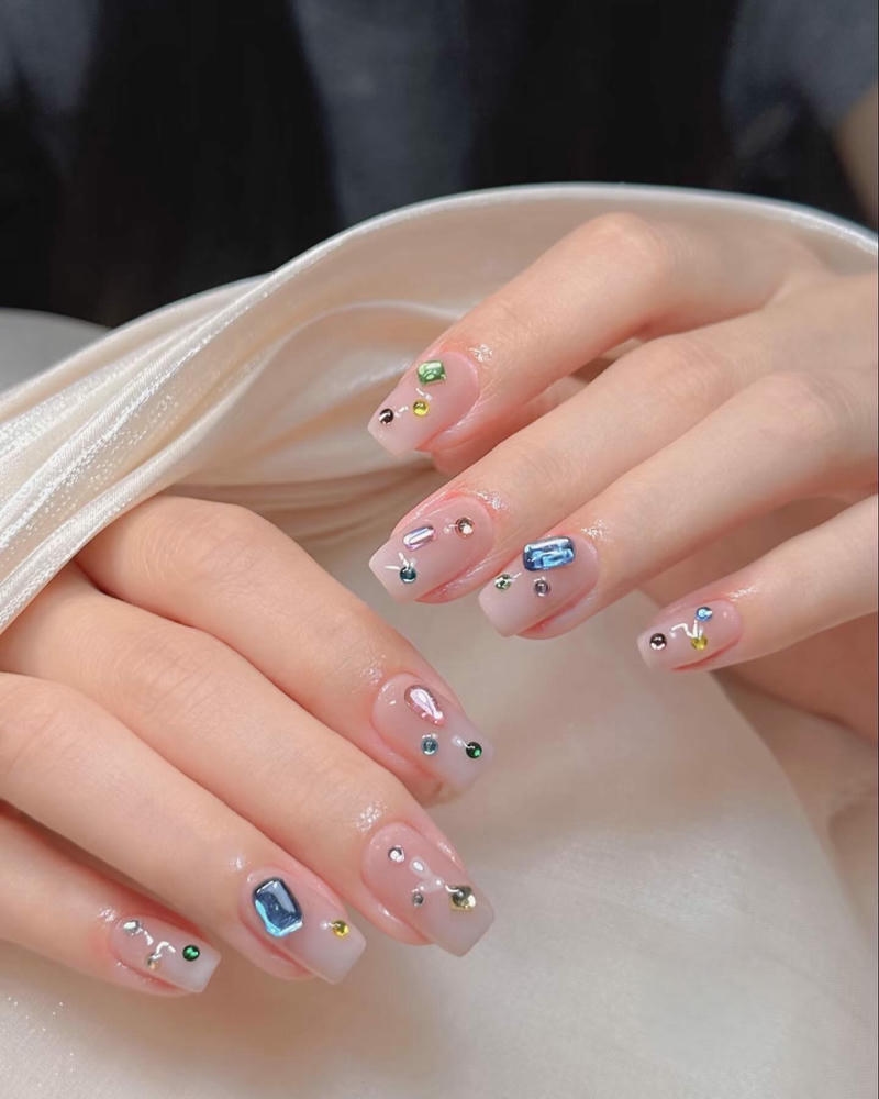 nail chụp kỷ yếu đính đá xanh