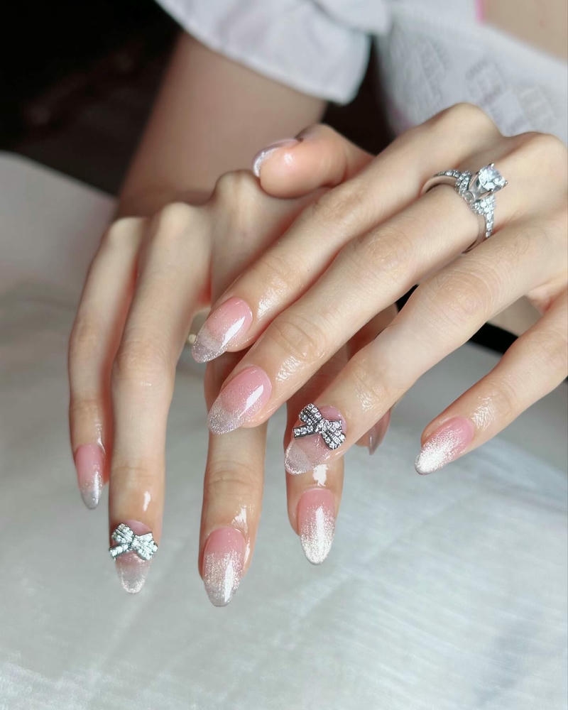 nail chụp kỷ yếu đính nó đẹp