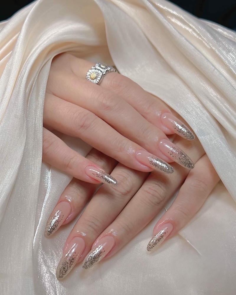 nail chụp kỷ yếu phủ kim tuyến
