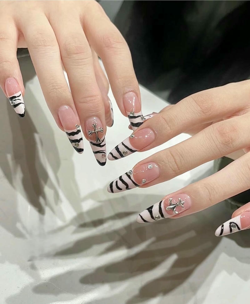 nail chụp kỷ yếu vằn hổ