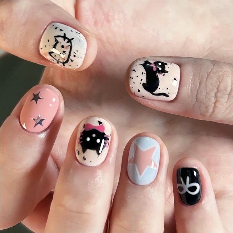 nail con mèo đen