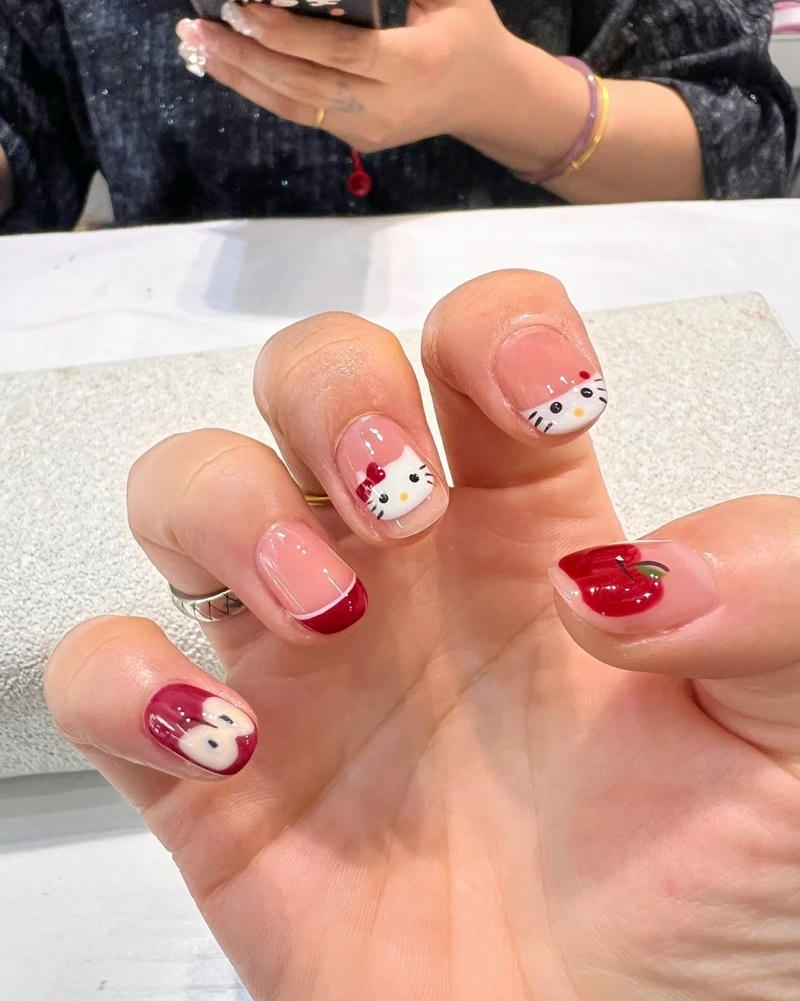 nail con mèo đỏ