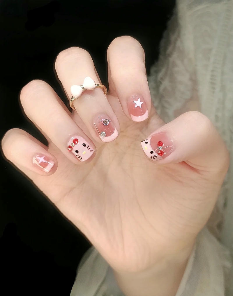 nail con mèo hồng
