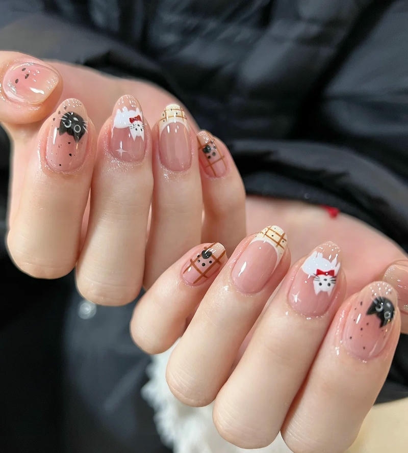 nail con mèo kẻ caro