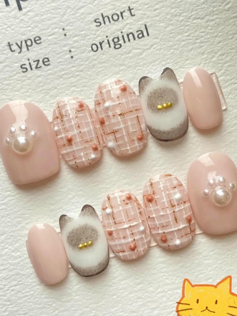 nail con mèo kẻ karo