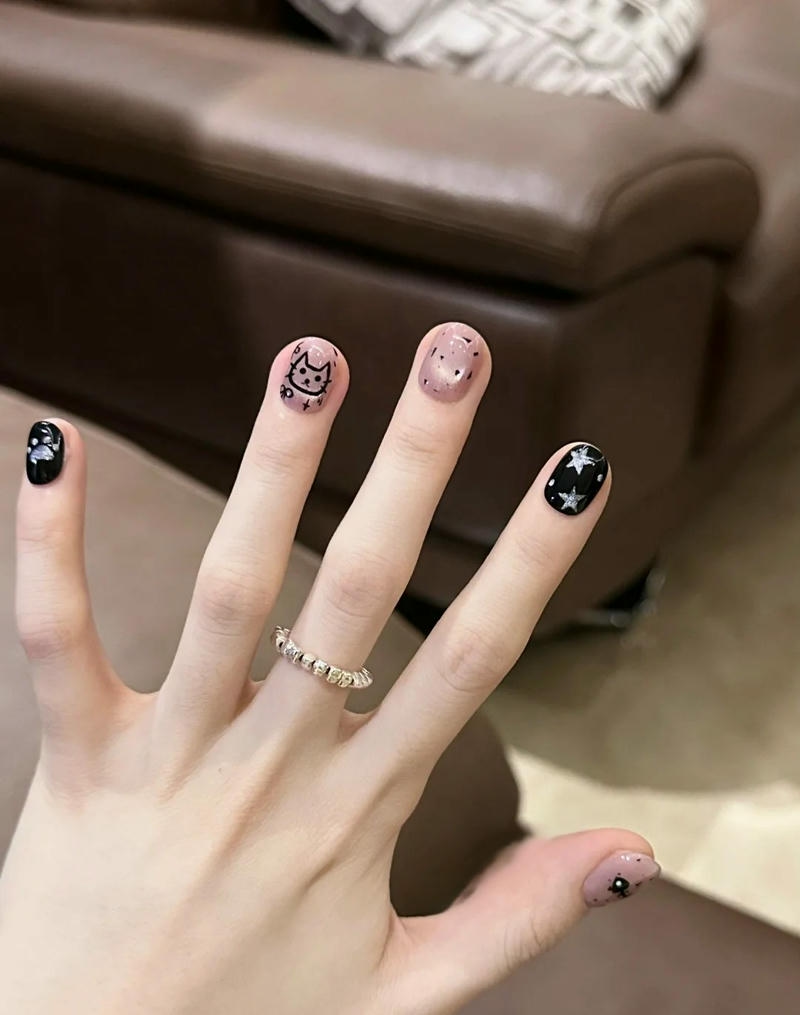 nail con mèo vẽ