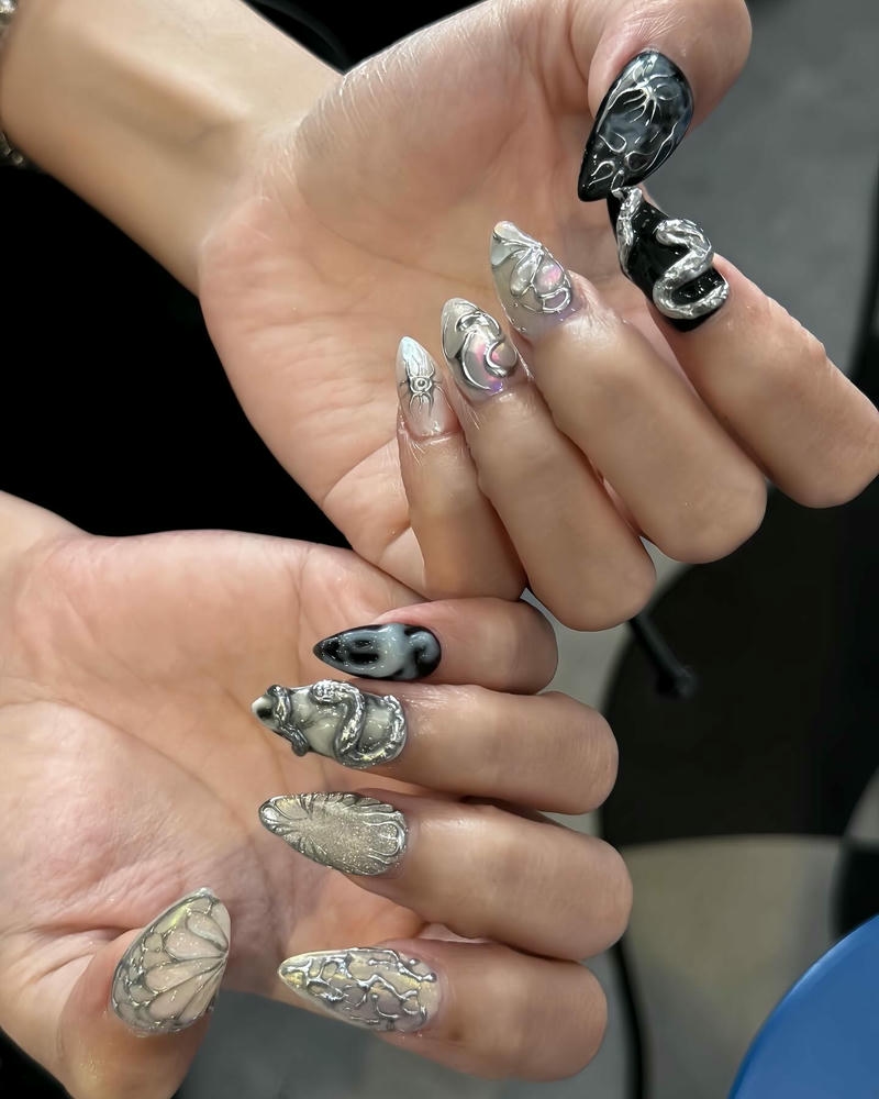 nail con rắn bạc