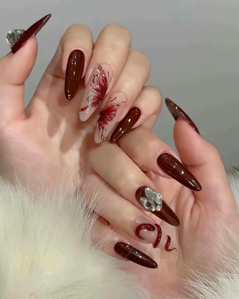 nail con rắn bướm