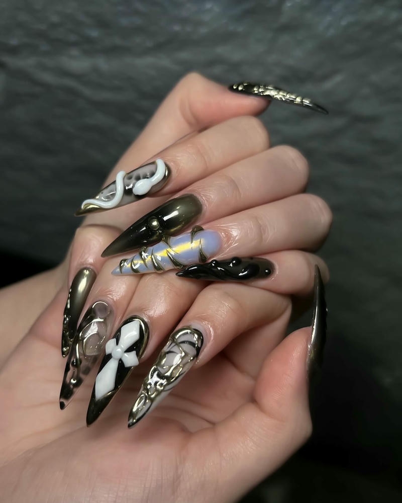 nail con rắn đen