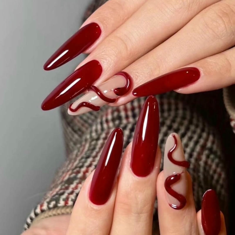 nail con rắn đỏ đậm