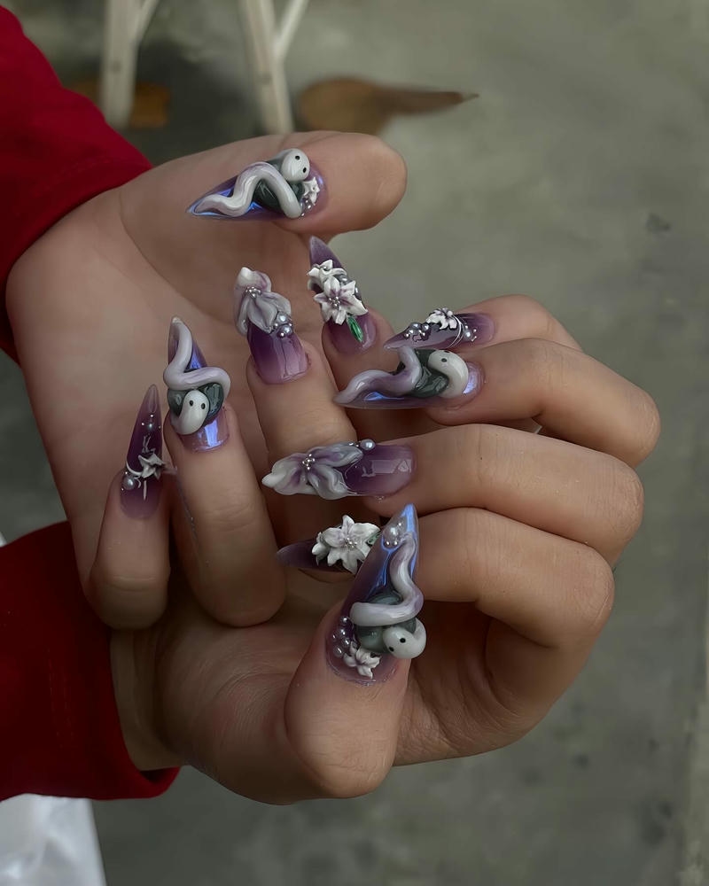 nail con rắn hoa ly