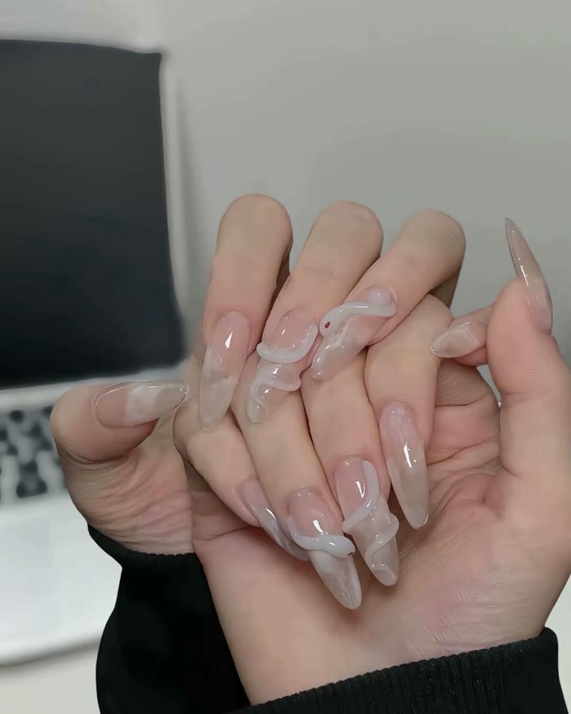 nail con rắn hót
