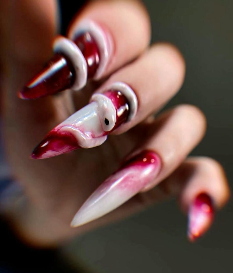 nail con rắn loang