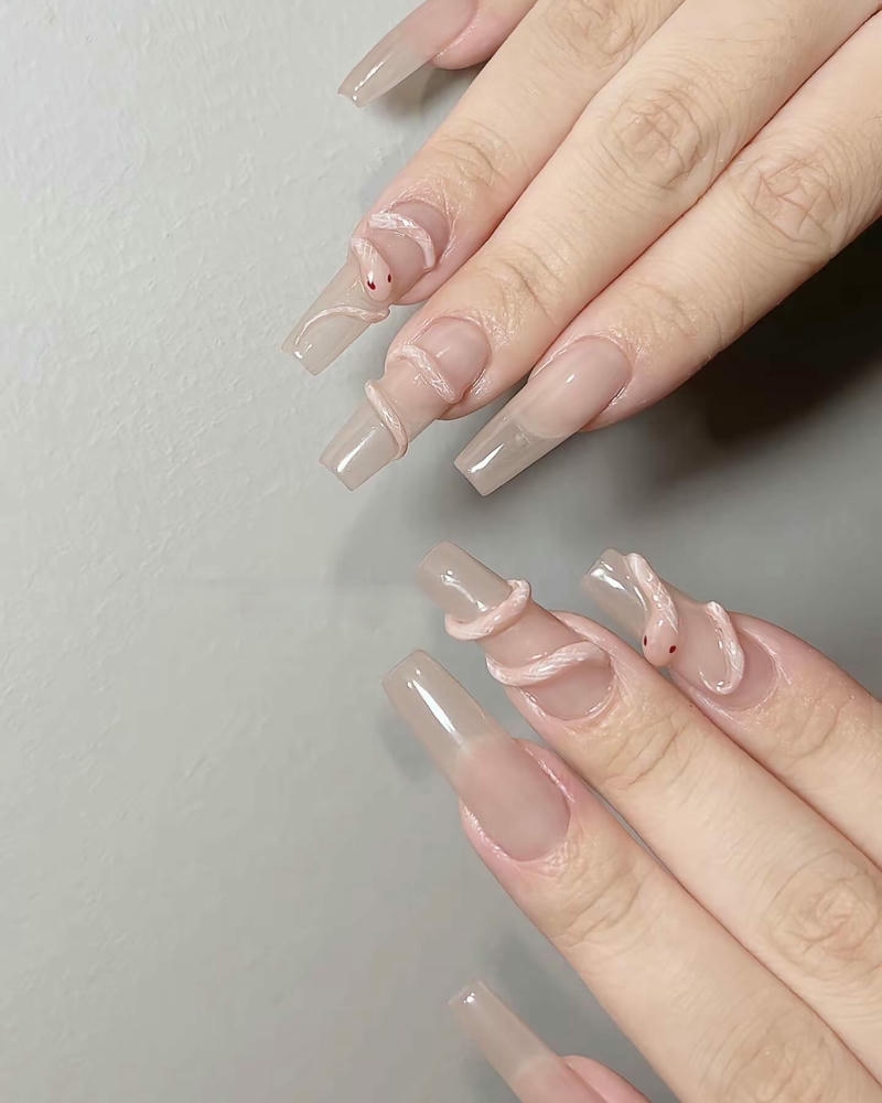 nail con rắn thạch