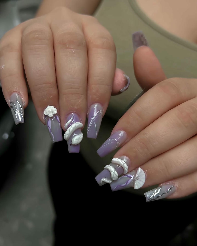 nail con rắn tím