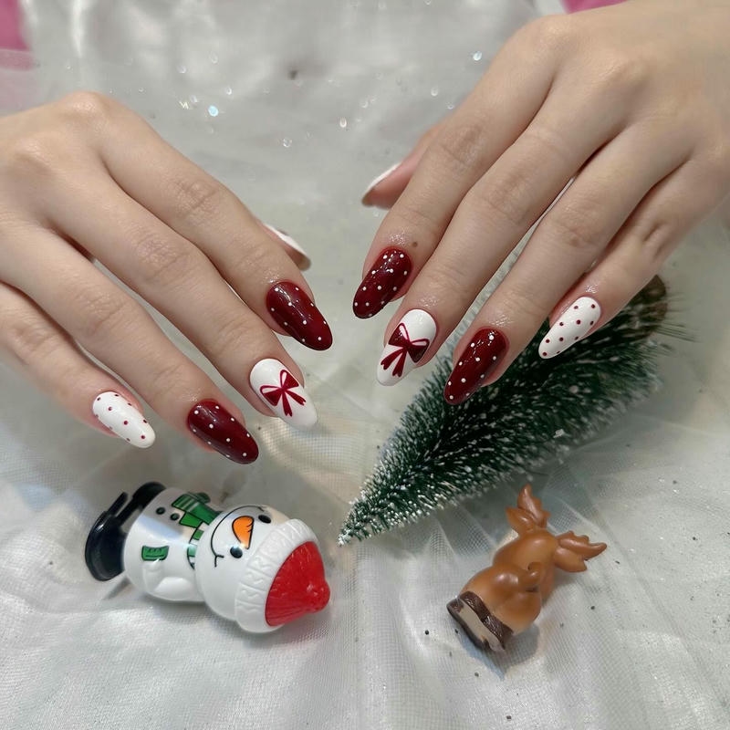 nail đơn giản nhẹ nhàng chấm bi