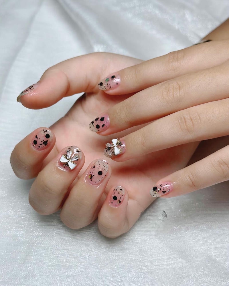 nail đơn giản nhẹ nhàng chấm nổi