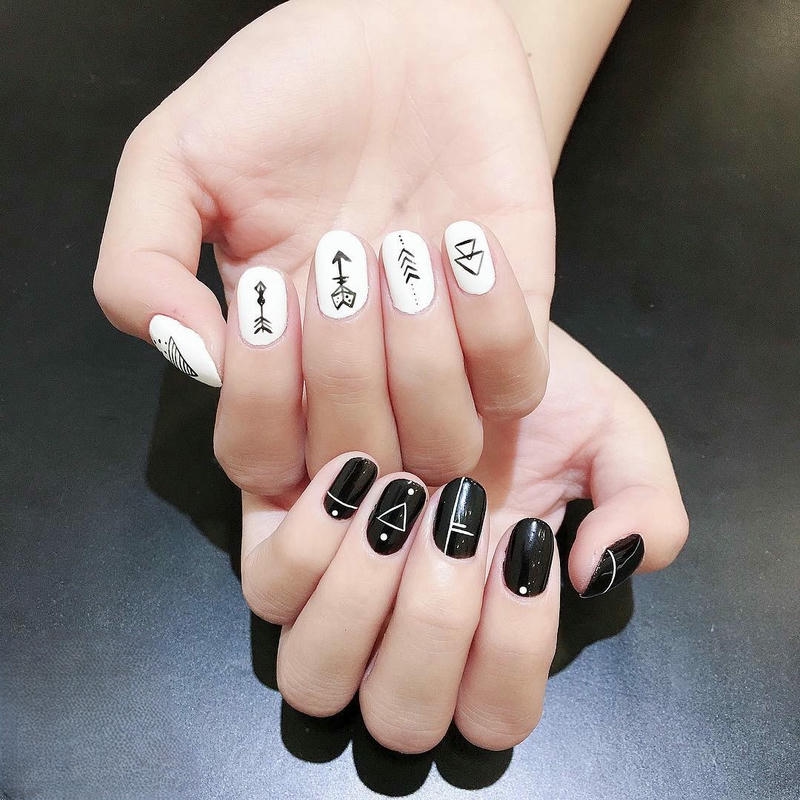nail đơn giản nhẹ nhàng đen trắng