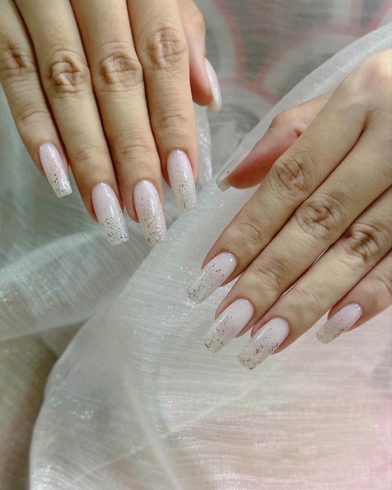 nail đơn giản nhẹ nhàng lấp lánh