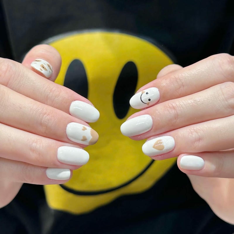 nail đơn giản nhẹ nhàng mặt cười
