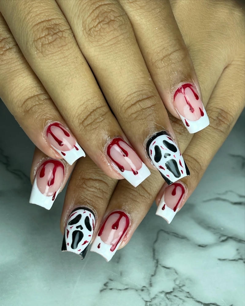 nail halloween chảy máu