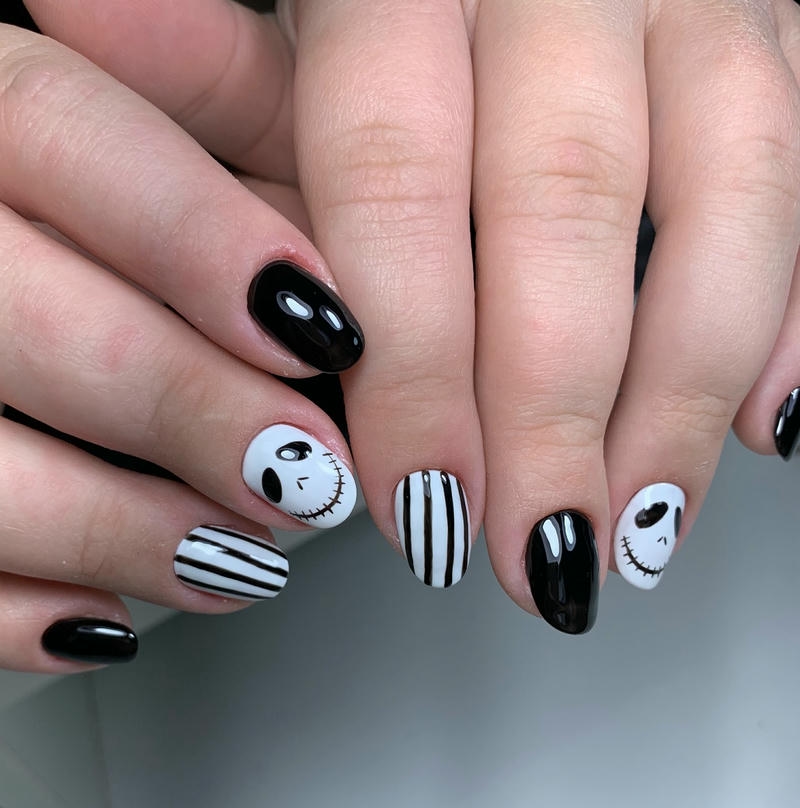 nail halloween kẻ