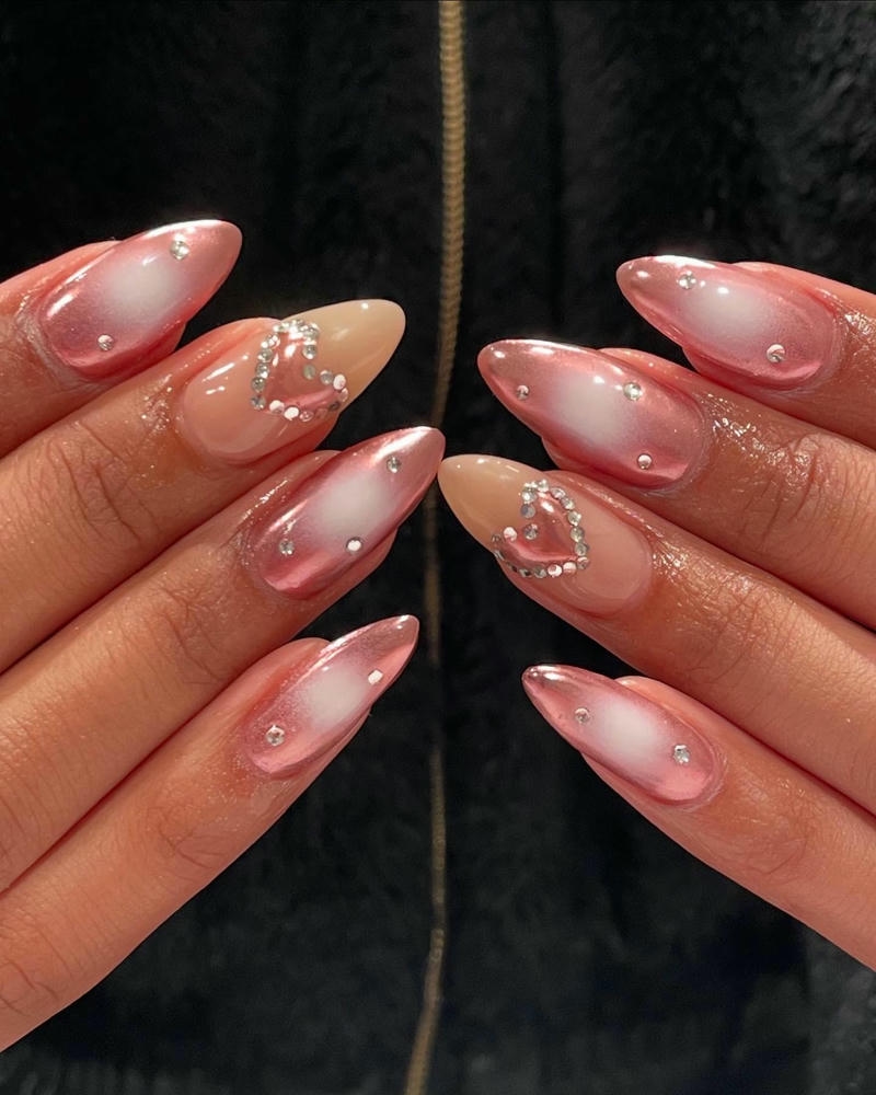 nail hạnh nhân đính tim
