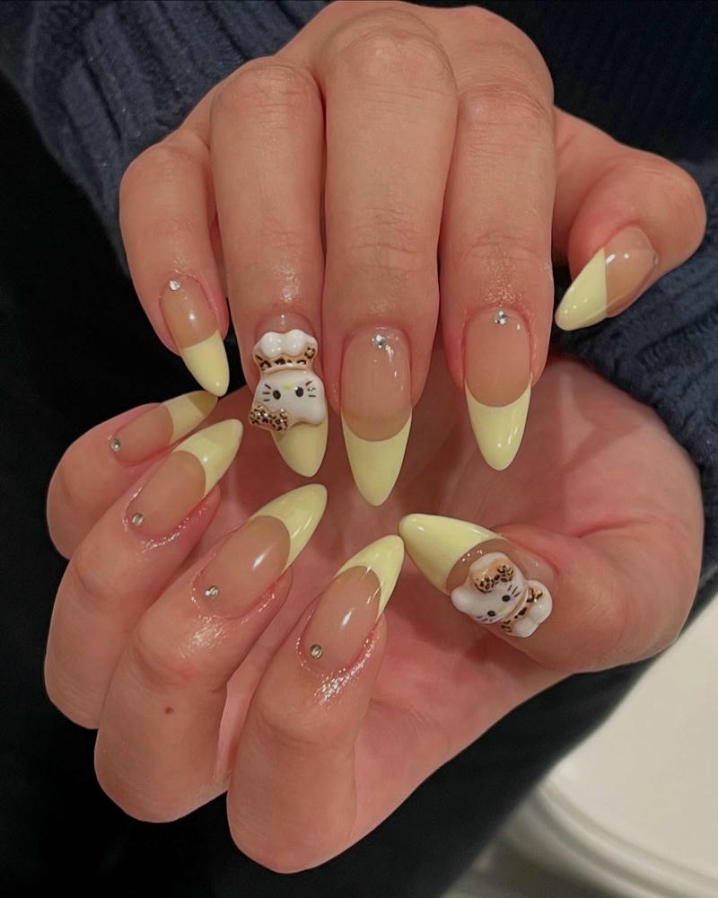 nail hạnh nhân sơn đầu móng vàng