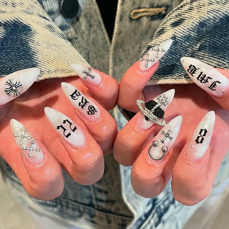 nail hạnh nhân viết chữ