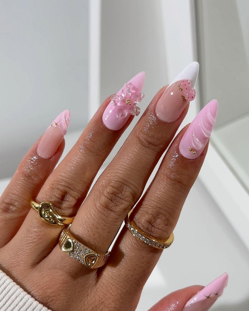 nail jennie đính hoa trong