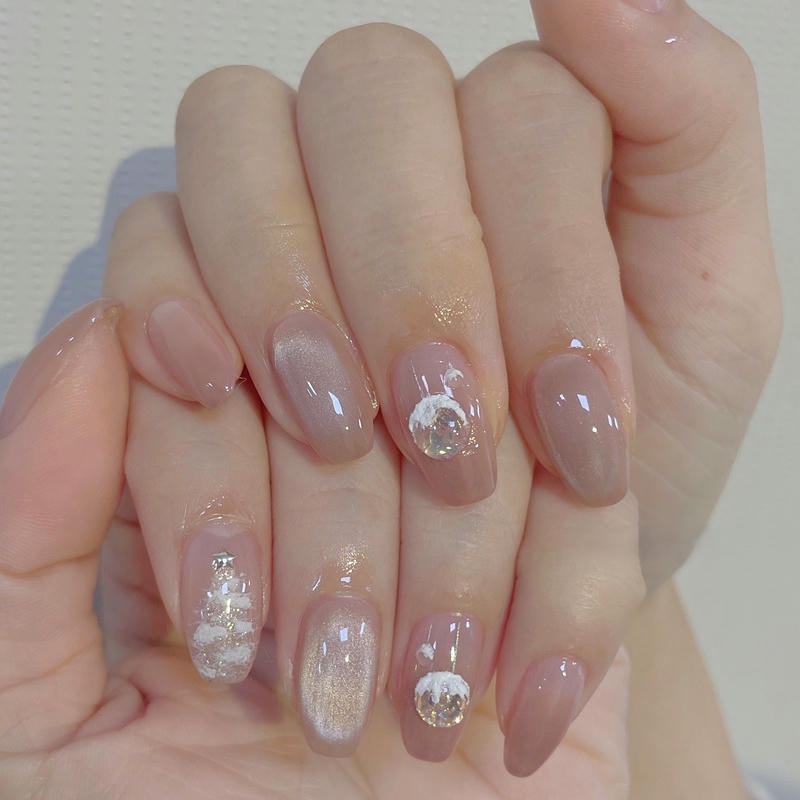 nail jennie mắt mèo vàng