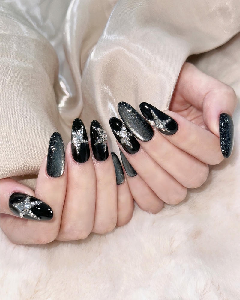 nail jennie màu đen