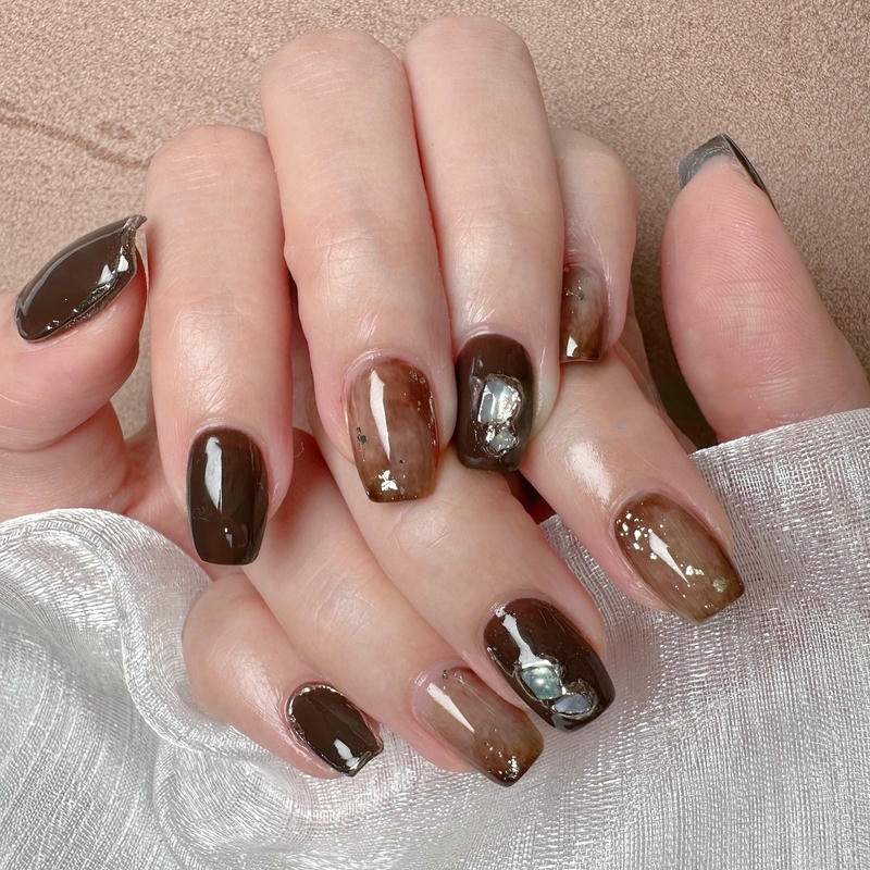 nail jennie nâu