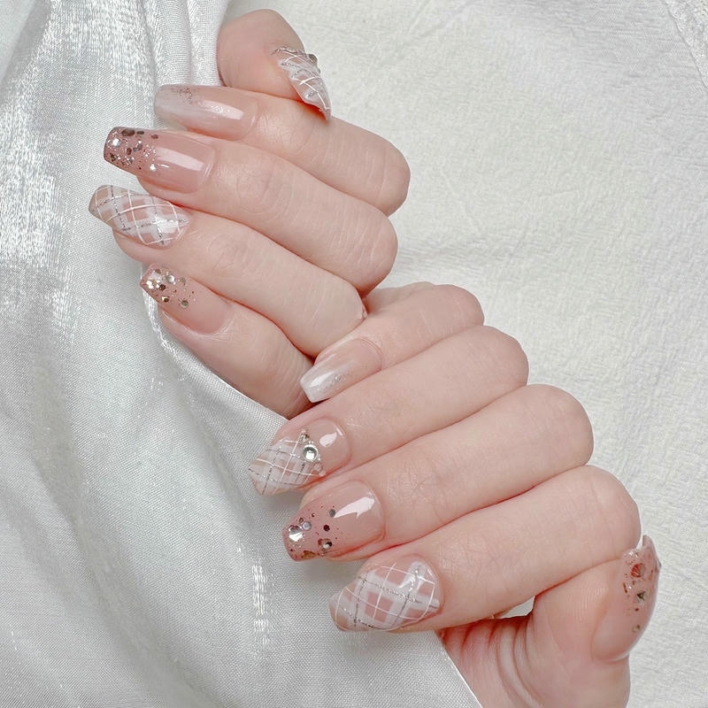 nail kẻ ẩn đá
