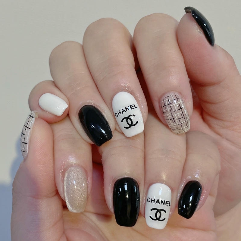 nail kẻ chanel