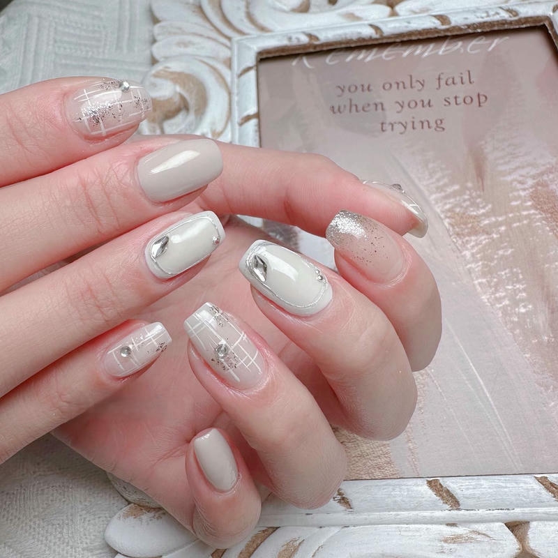 nail kẻ đính đá