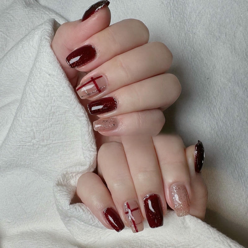 nail kẻ đỏ