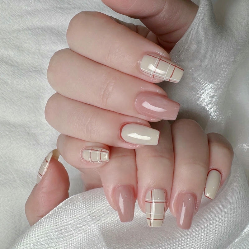nail kẻ nâu