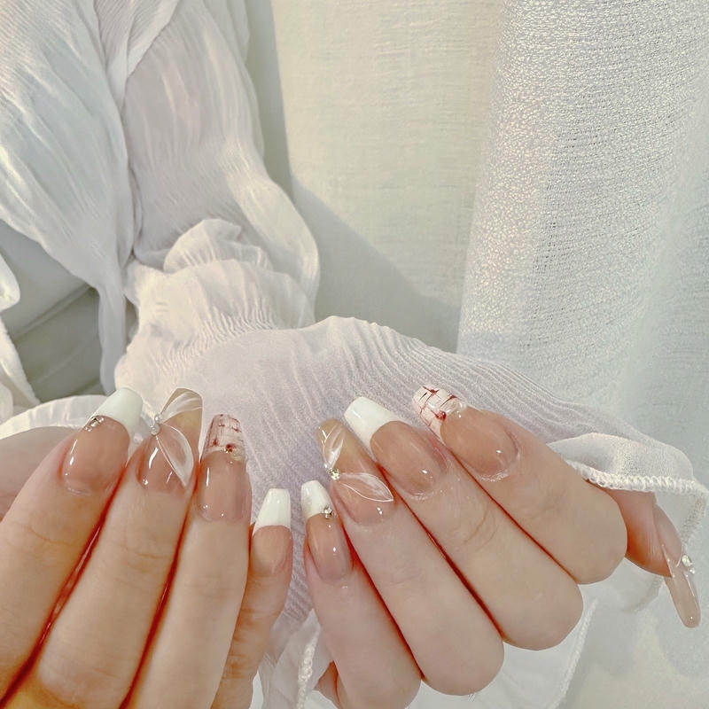 nail kẻ vẽ cánh hoa