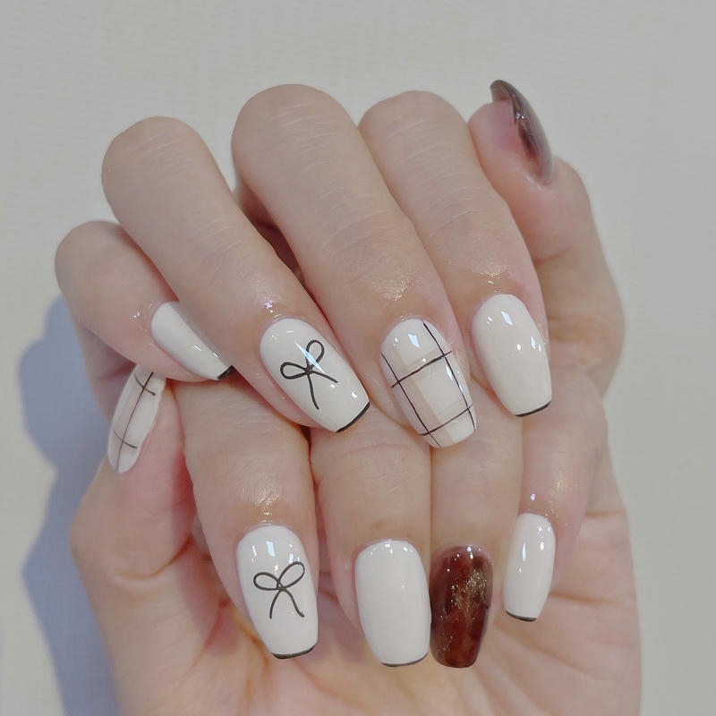 nail kẻ vuông